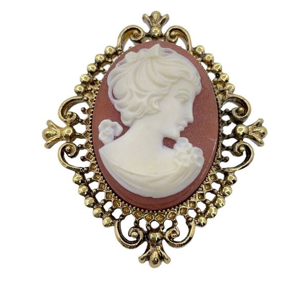 Jewelry - Vintage Avon Cameo Glace Brooch Pin Locket Gold Tone Filigree Trim Women